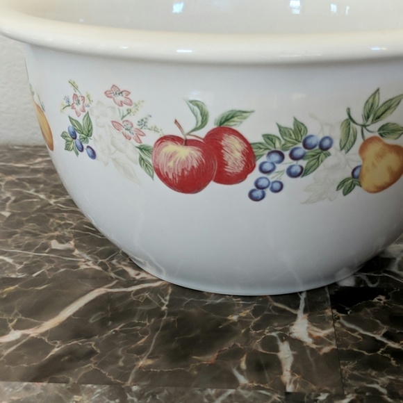 Set of 3 Vintage Kitchen Bowls - Picture 2 of 2